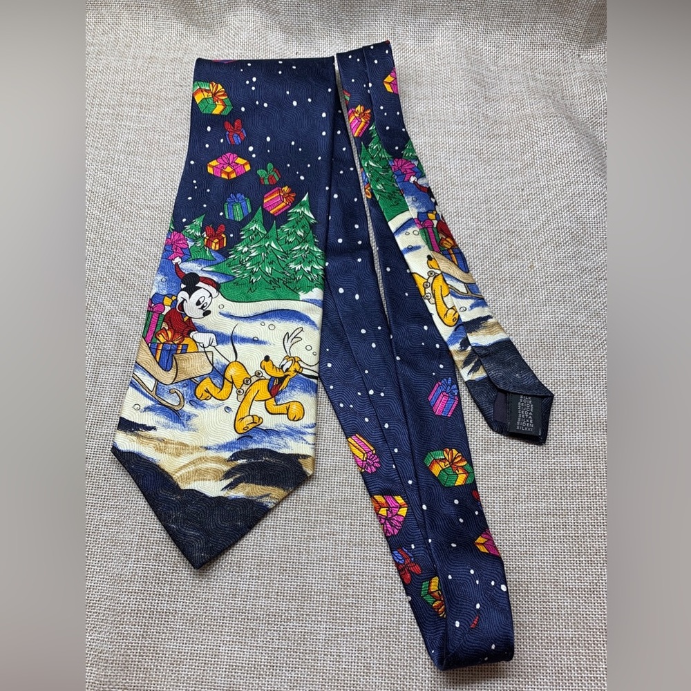 Disney Mickey & Pluto Unlimited Mens Tie Multicolor 100% Silk Christmas Classic